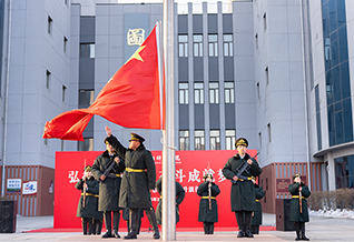 学校6688体育行“弘扬雷锋精神 奋斗成就梦想”2025年春季“开学第一课”主题升旗仪式